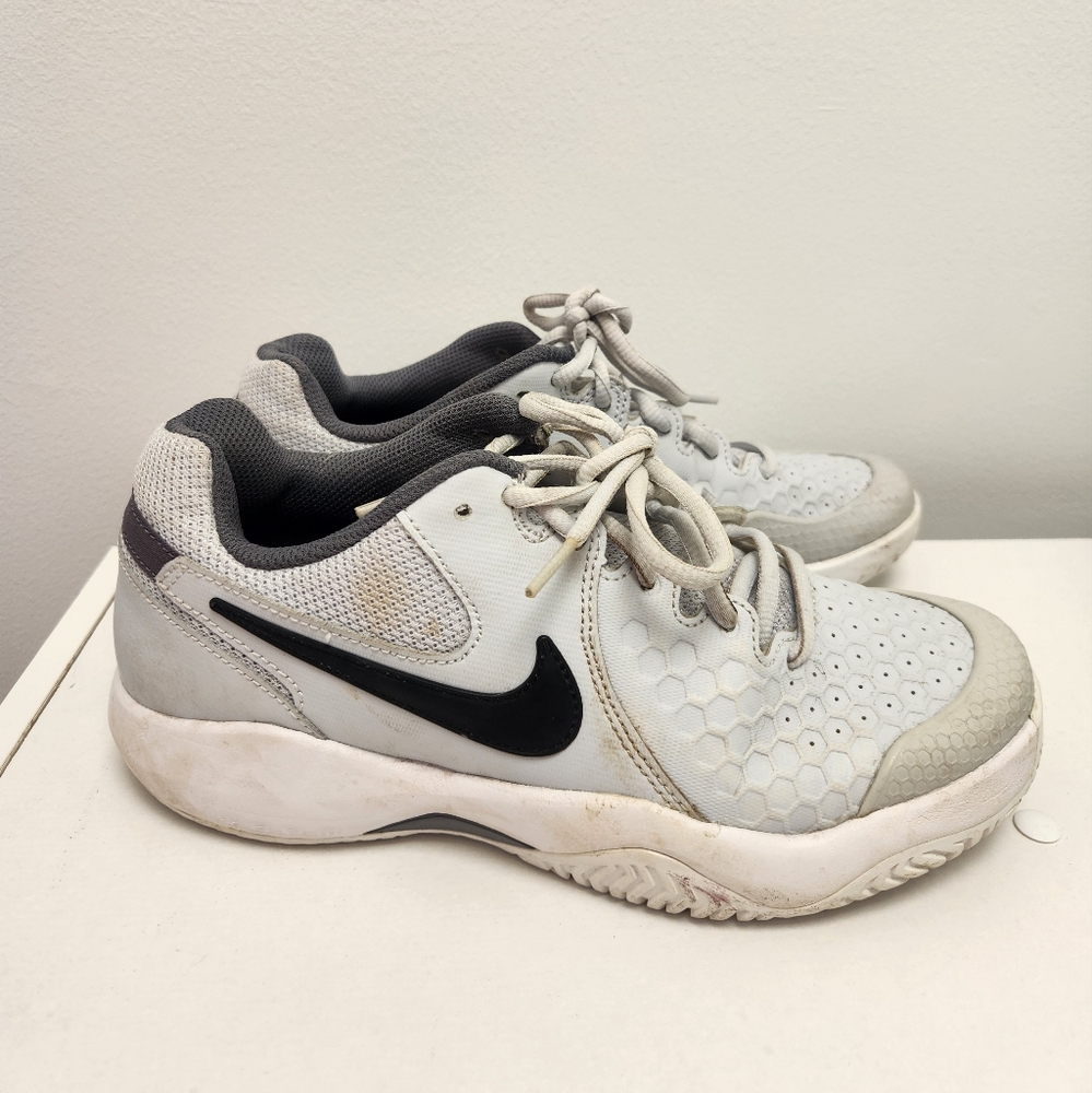 Nike Womens Air Zoom Resistance (TENNS) Size 7